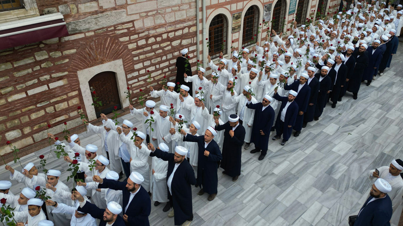 İstanbul'da İsmailağa korteji! Trafik durdu cemaat yürüdü - Resim : 3