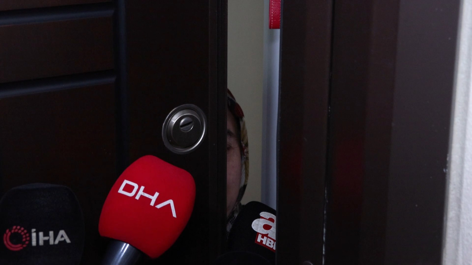 Firari memurun annesi konuştu: ‘Oğlumu maşa yaptılar başını yaktılar’ - Resim : 3